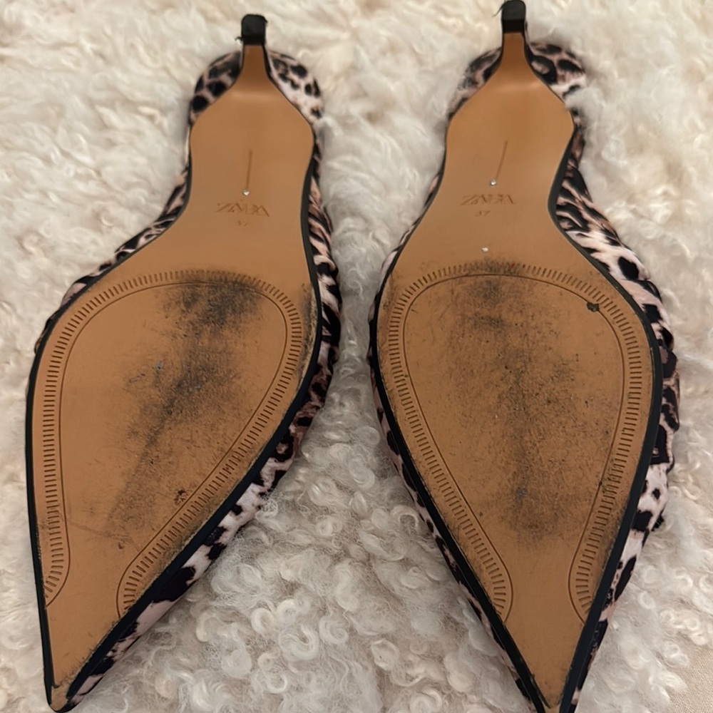 Leopard Print Women's Shoes - Picture 4 of 8